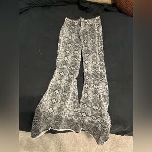 Free people size 26 bell bottom snake print jeans